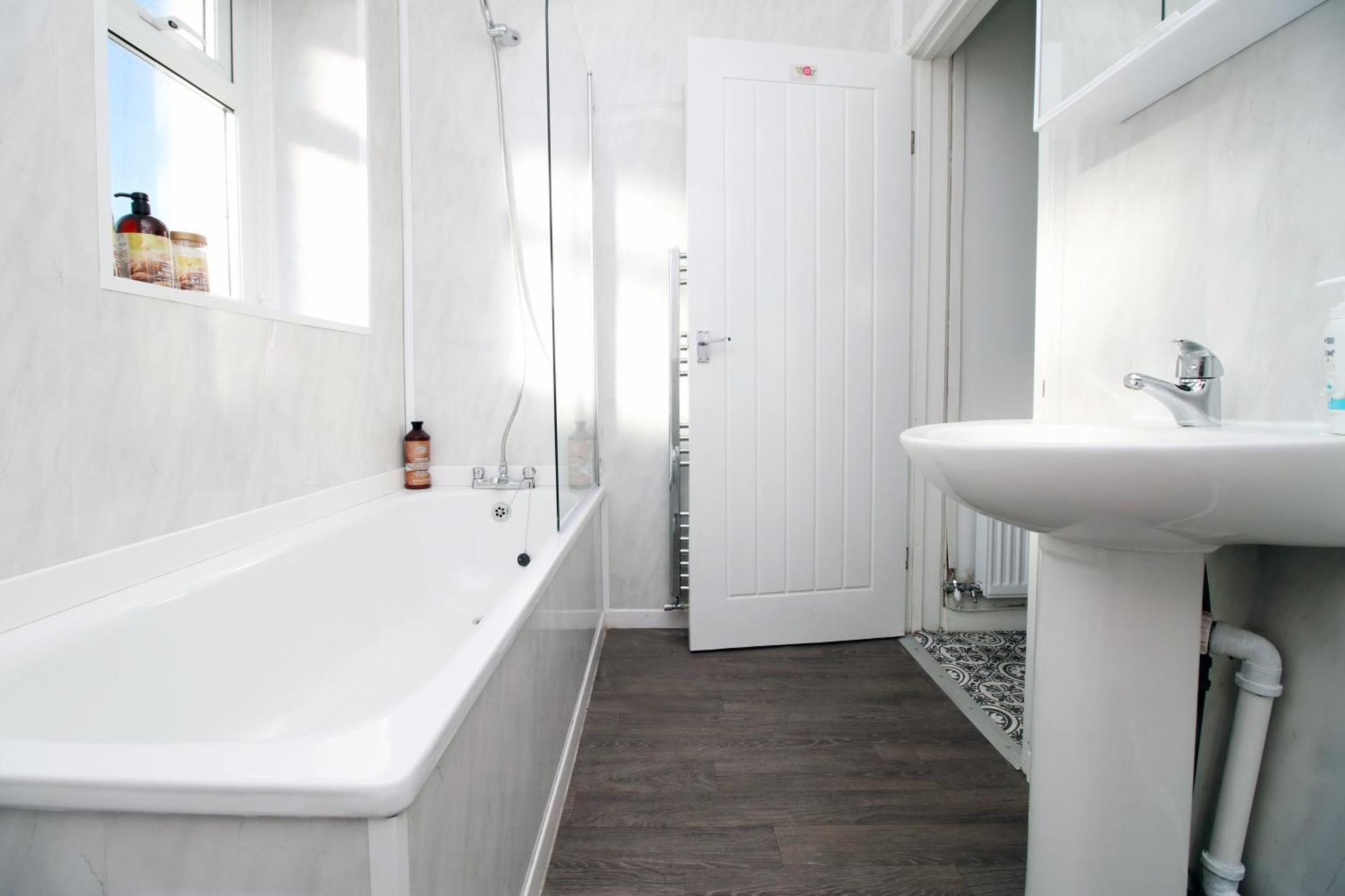 Very Special Home In Rhondda Valley Herbert House By Staystaycations Treorky Extérieur photo