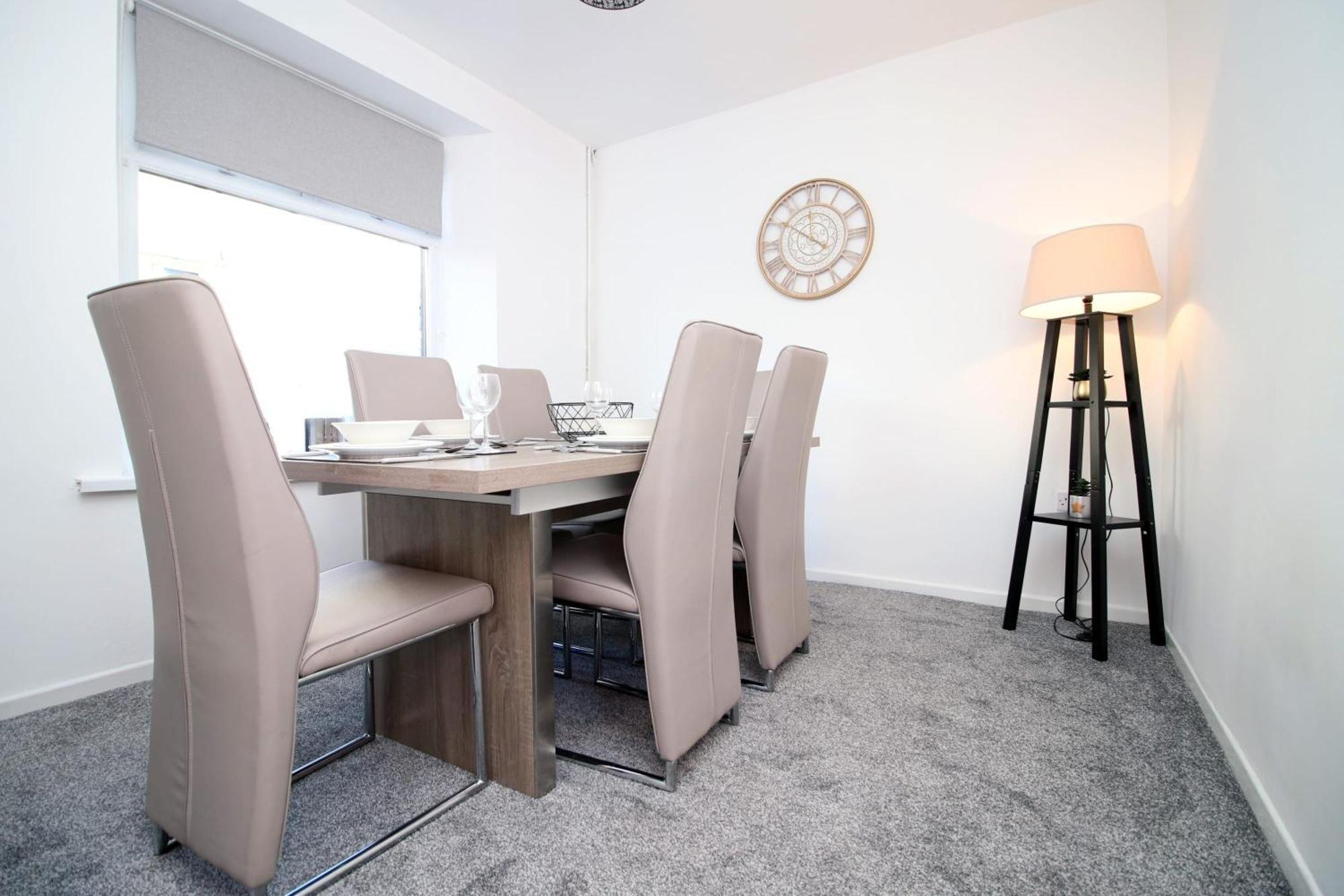 Very Special Home In Rhondda Valley Herbert House By Staystaycations Treorky Extérieur photo